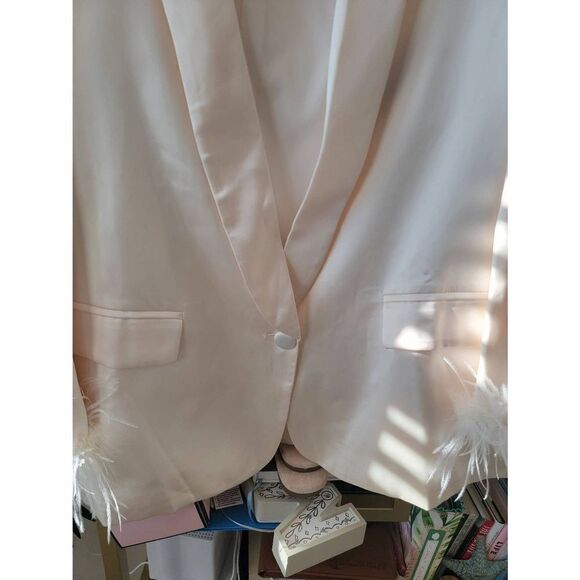 NEW! Oversized Ivory/Cream Glam Satin Feather Cuff Blazer - Picture 6 of 11